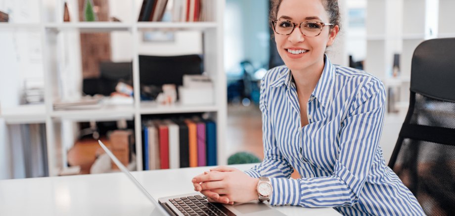 Woman at the laptop