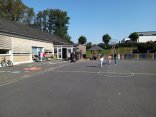 Grundschule Karlshausen Aufnahme des Pausenhofes der Grundschule Karlshausen