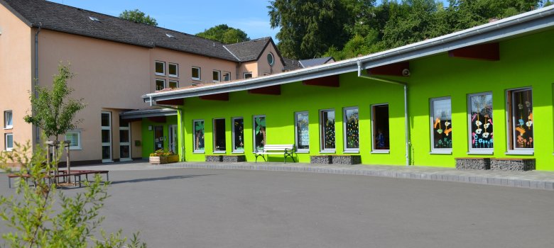 Außenaufnahme der Grundschule Mettendorf